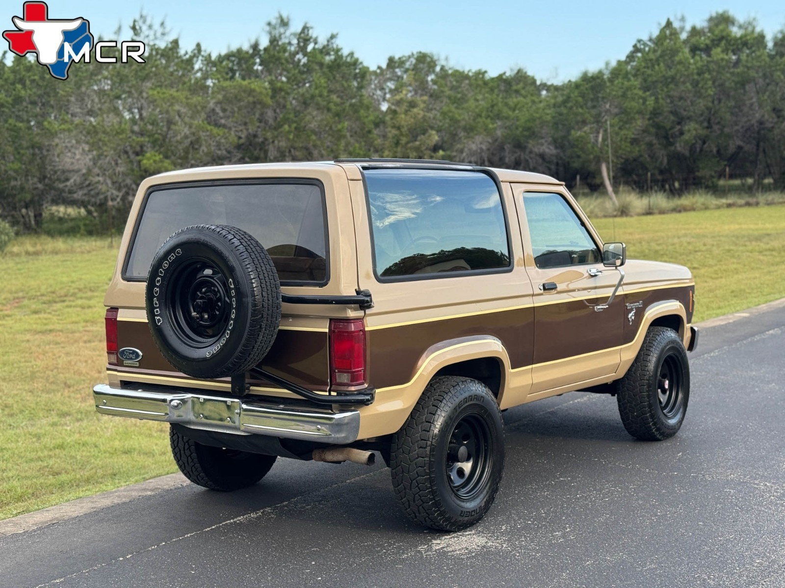 Ford-Bronco-1984-SUV-14