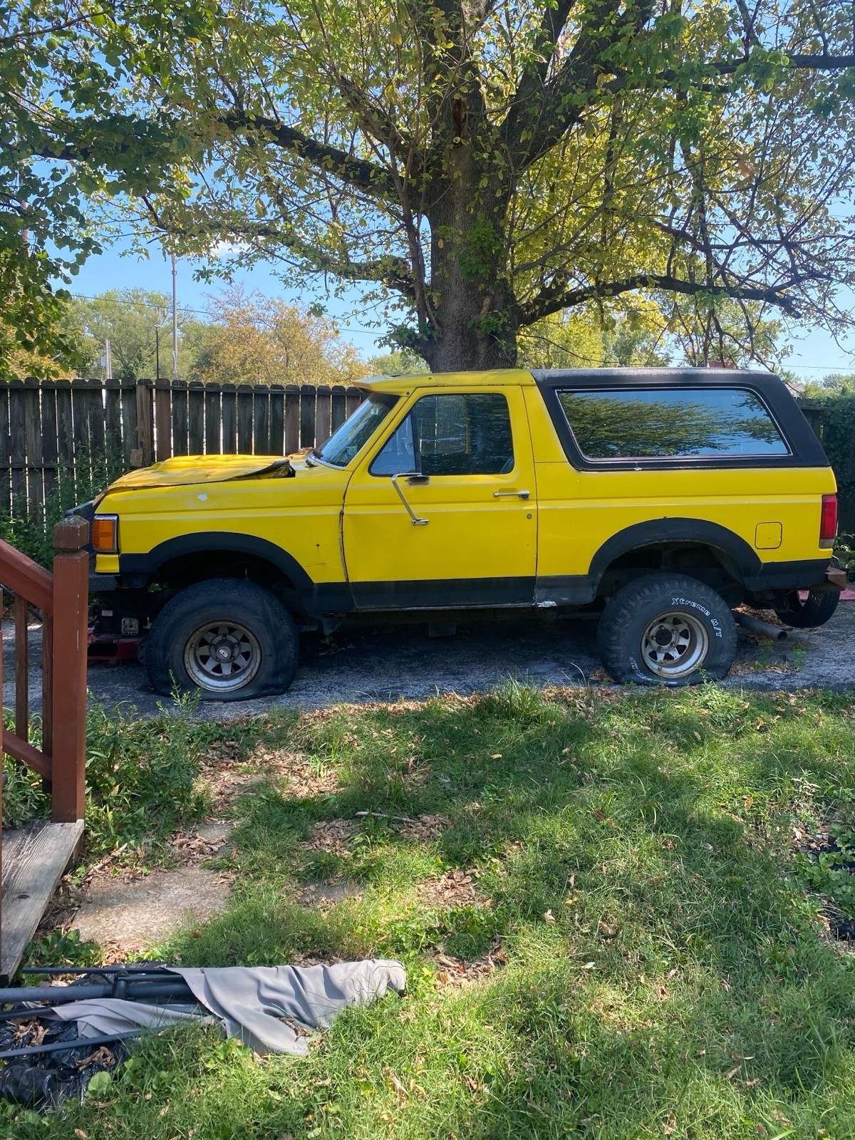Ford-Bronco-1987-SUV
