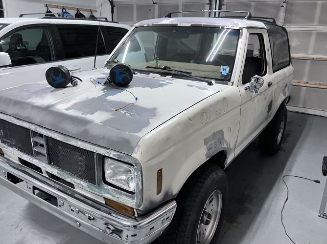 Ford-Bronco-1988-White-Brown-3