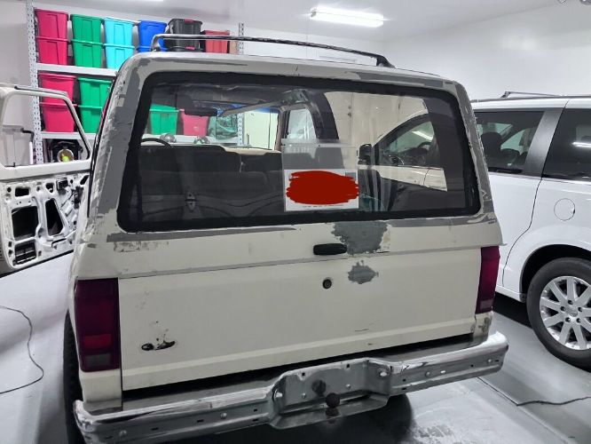 Ford-Bronco-1988-White-Brown-4