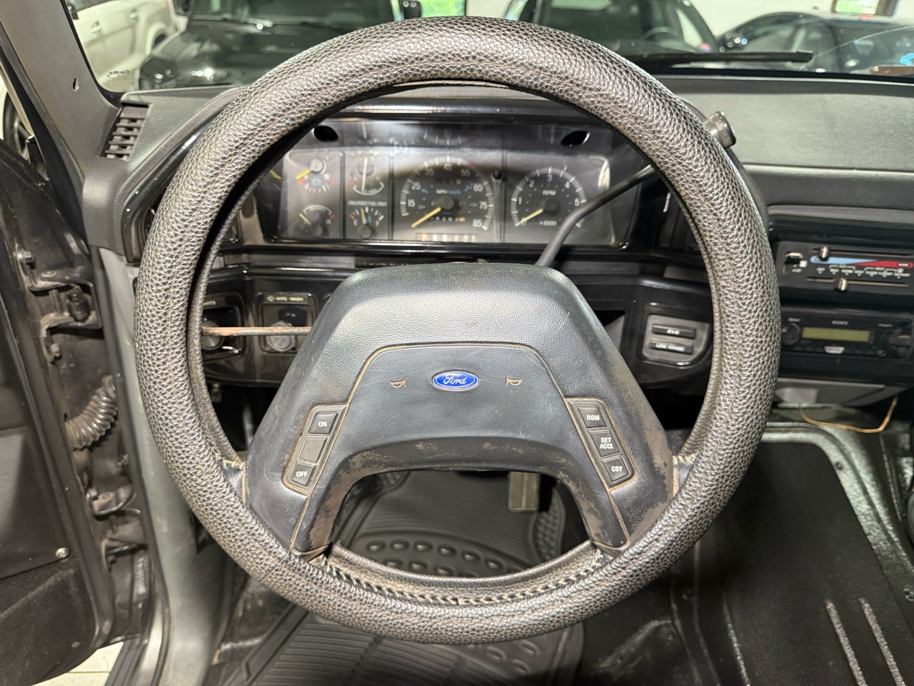 Ford-Bronco-1989-SUV-12