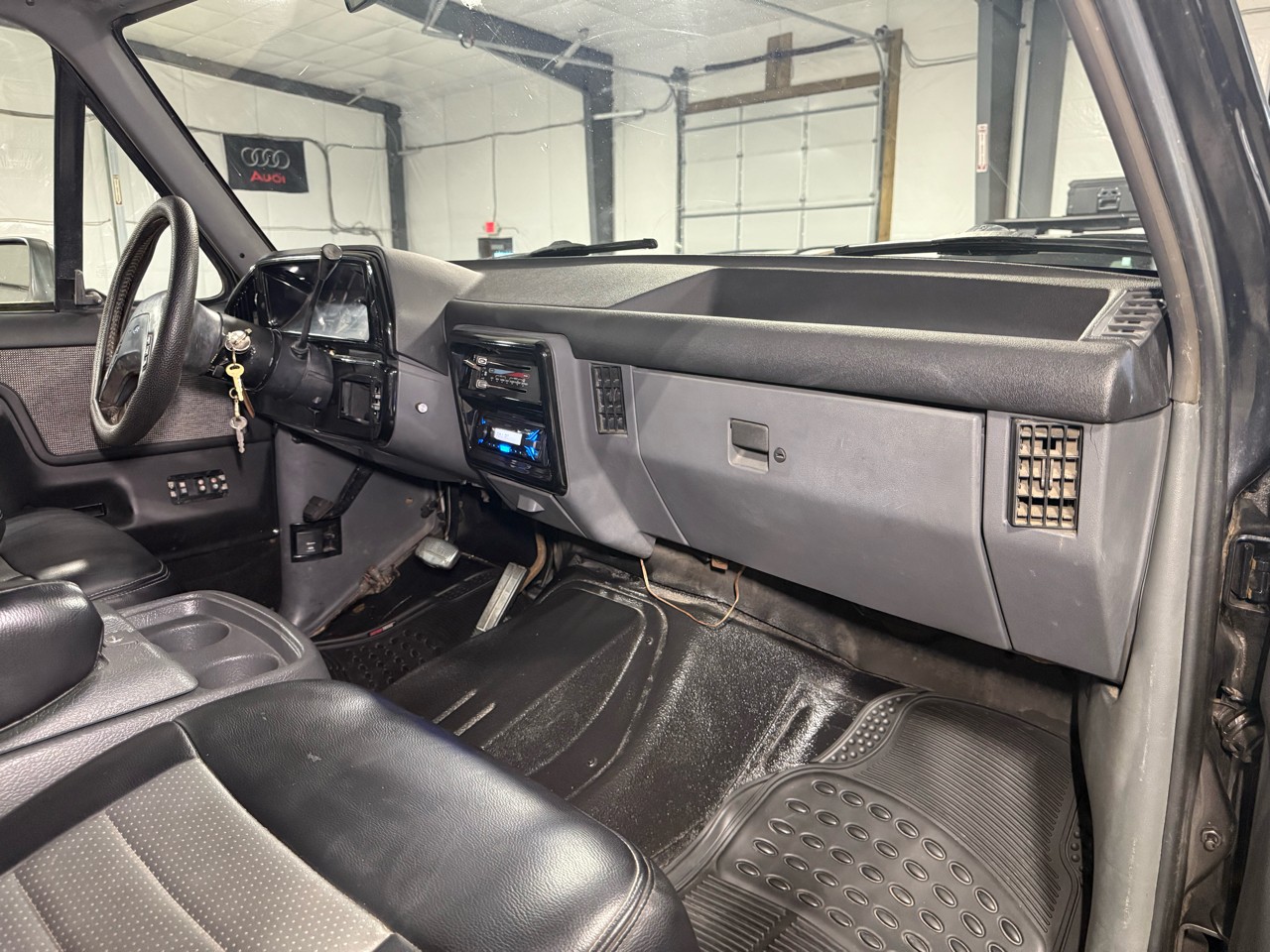Ford-Bronco-1989-SUV-16