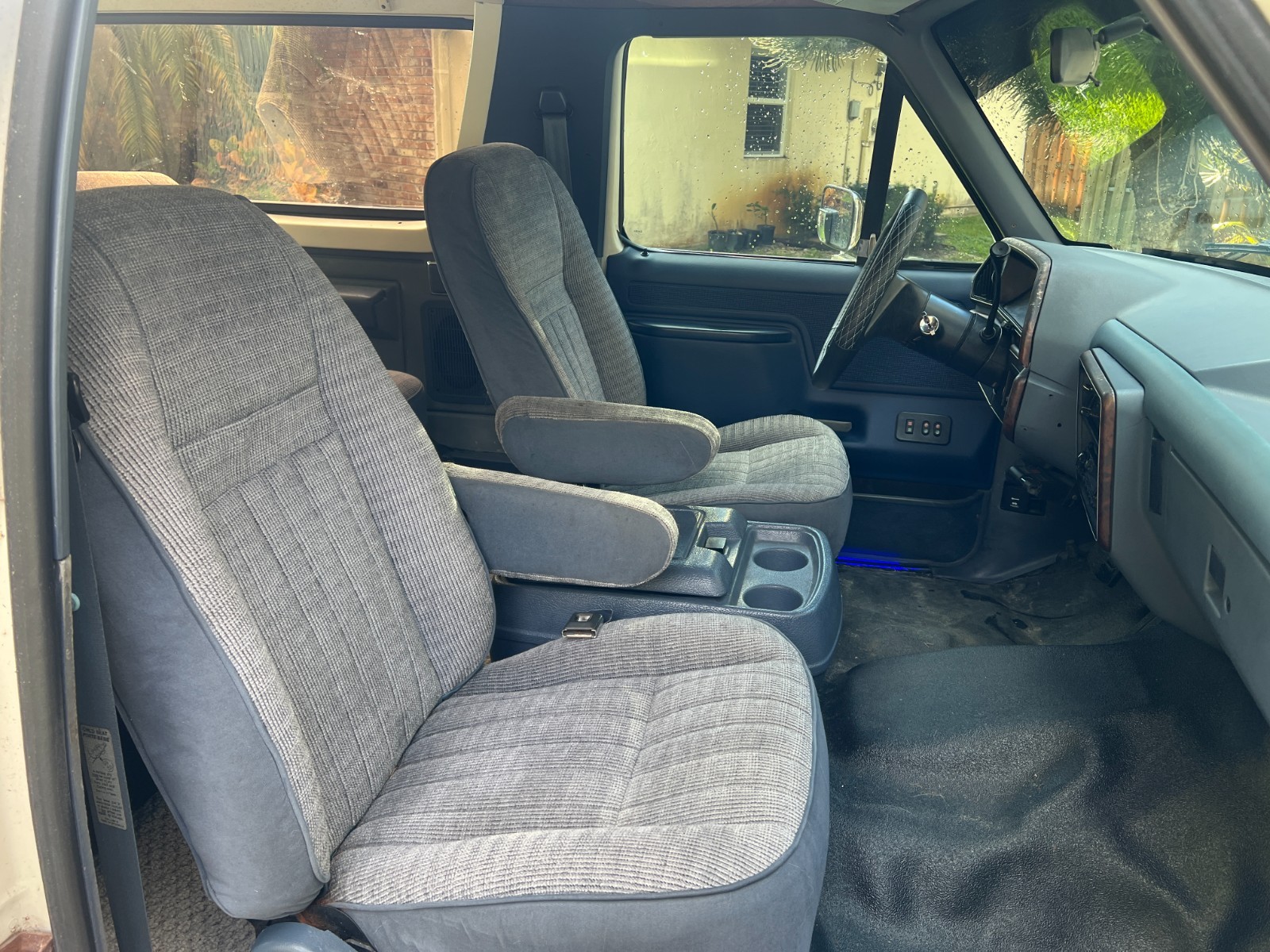 Ford-Bronco-1990-SUV-13