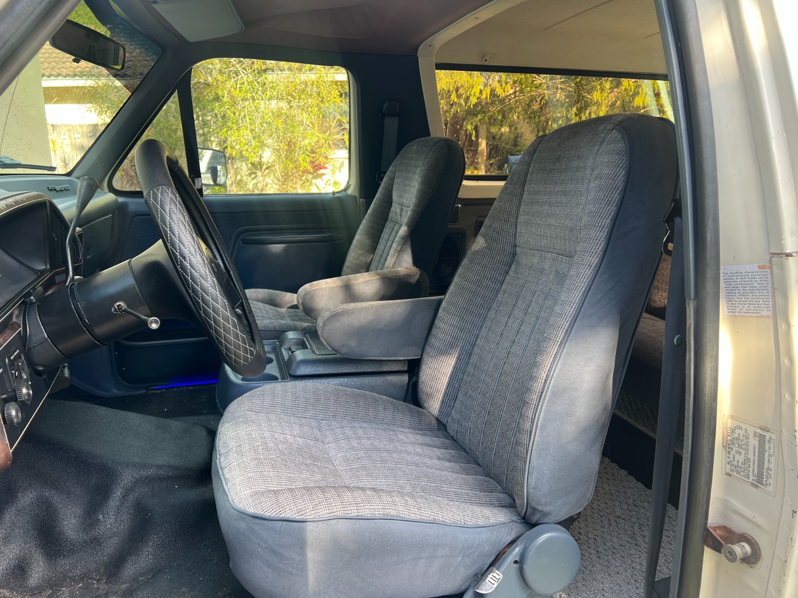 Ford-Bronco-1990-SUV-18