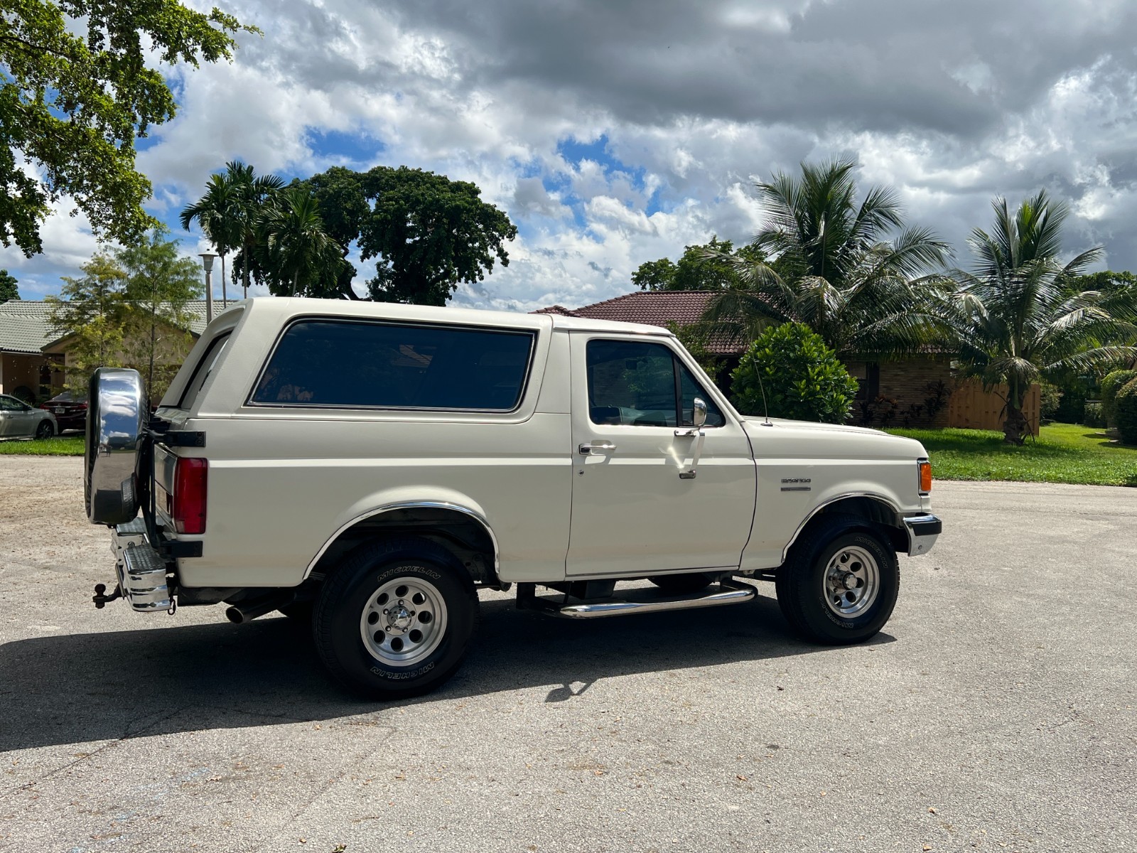Ford-Bronco-1990-SUV-5