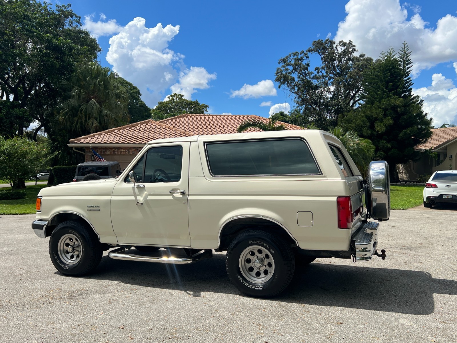 Ford-Bronco-1990-SUV-9