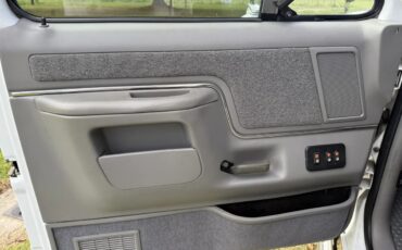 Ford-Bronco-1990-White-Gray-1