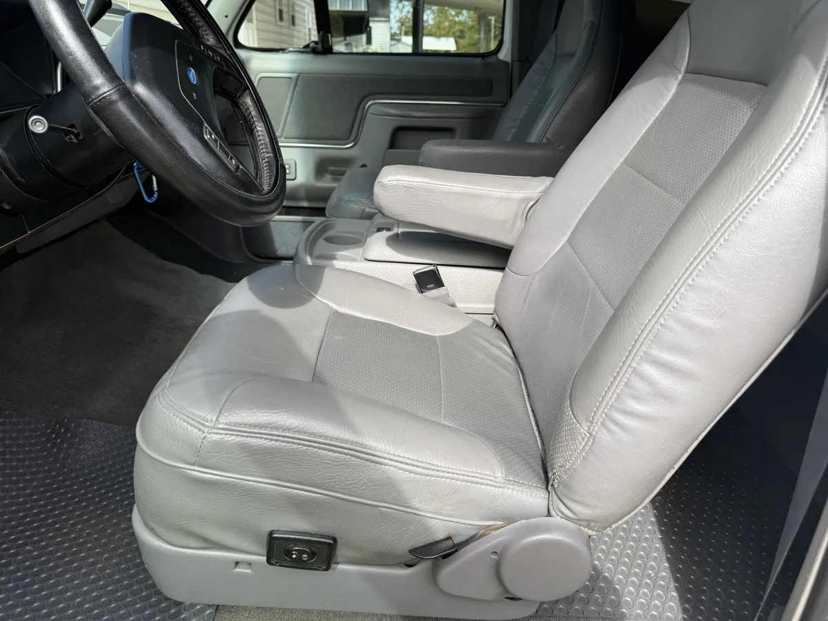 Ford-Bronco-1990-White-Gray-12