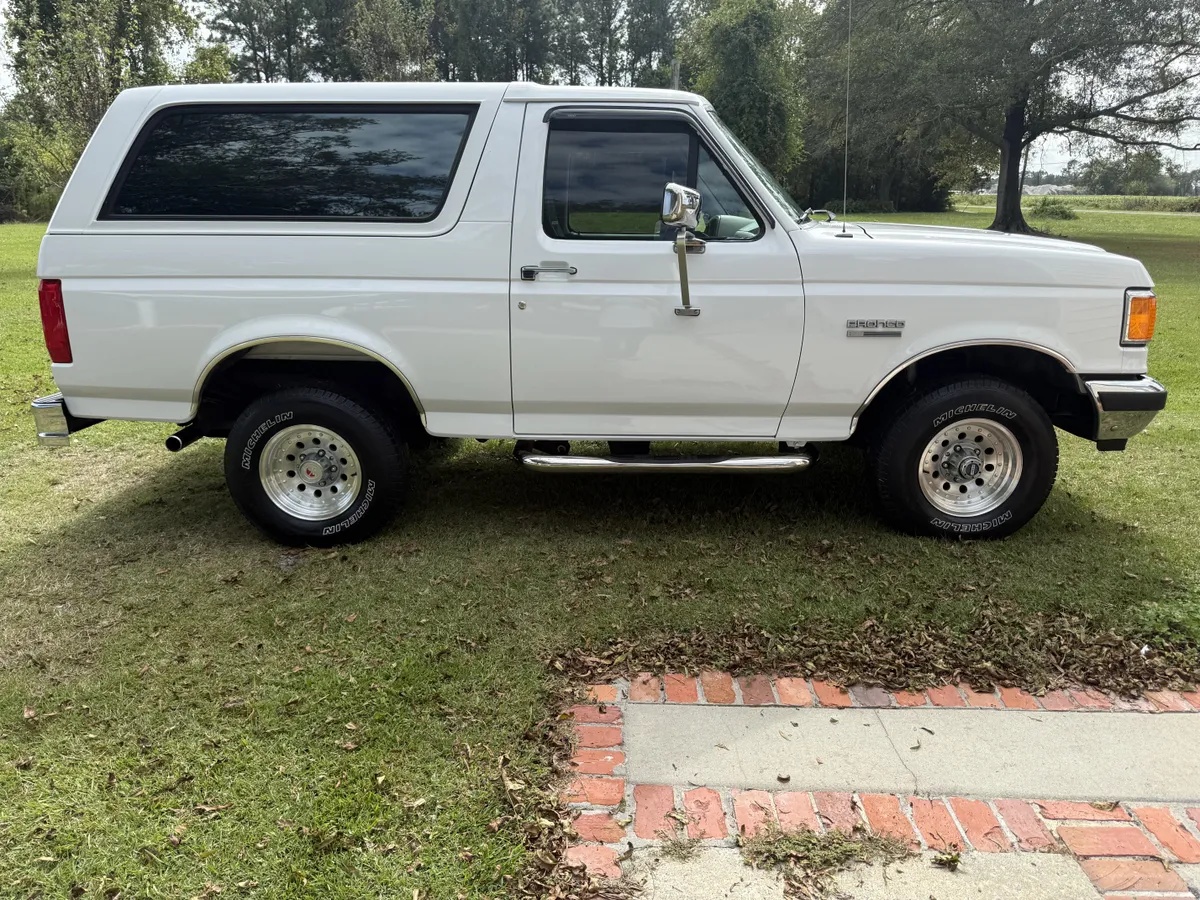 Ford-Bronco-1990-White-Gray-6