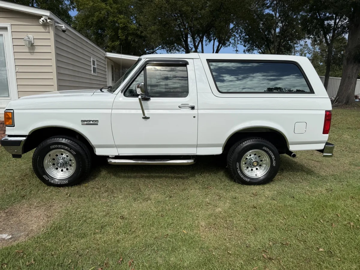 Ford-Bronco-1990-White-Gray-7