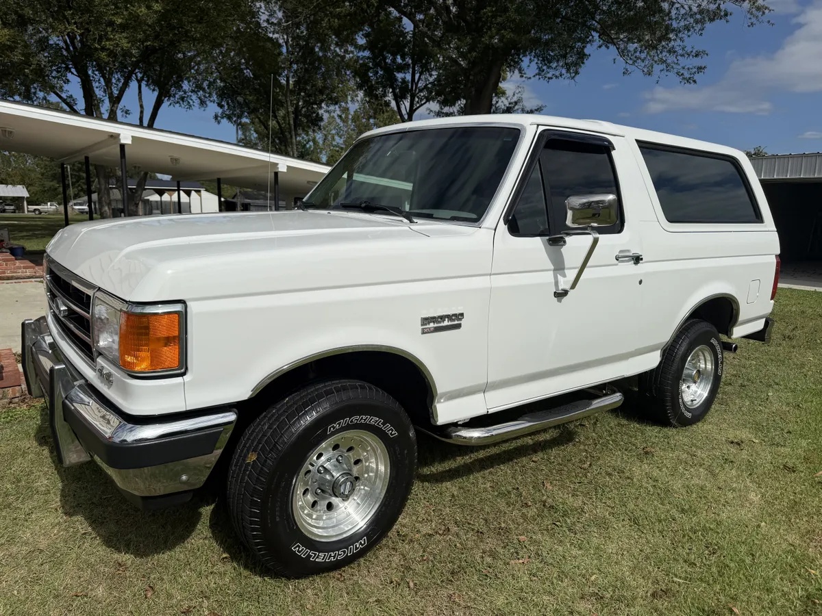 Ford-Bronco-1990-White-Gray-9
