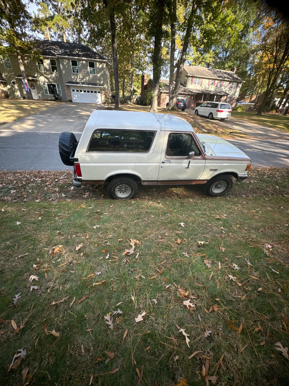 Ford-Bronco-1991-SUV-2