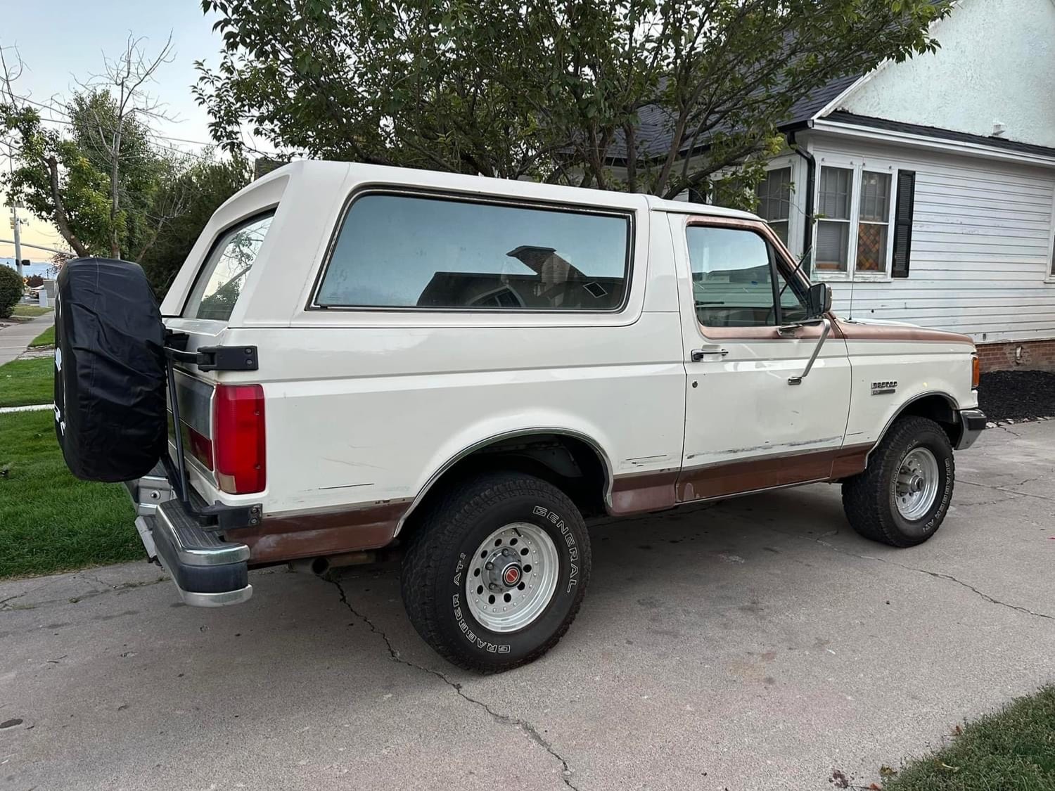Ford-Bronco-1991-SUV-3