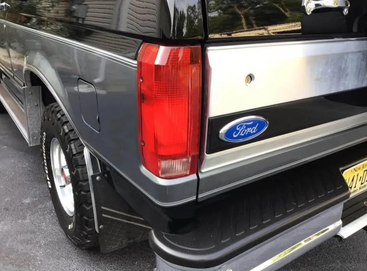 Ford-Bronco-1993-Black-Gray-2