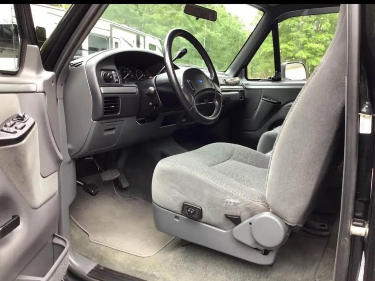 Ford-Bronco-1993-Black-Gray-4