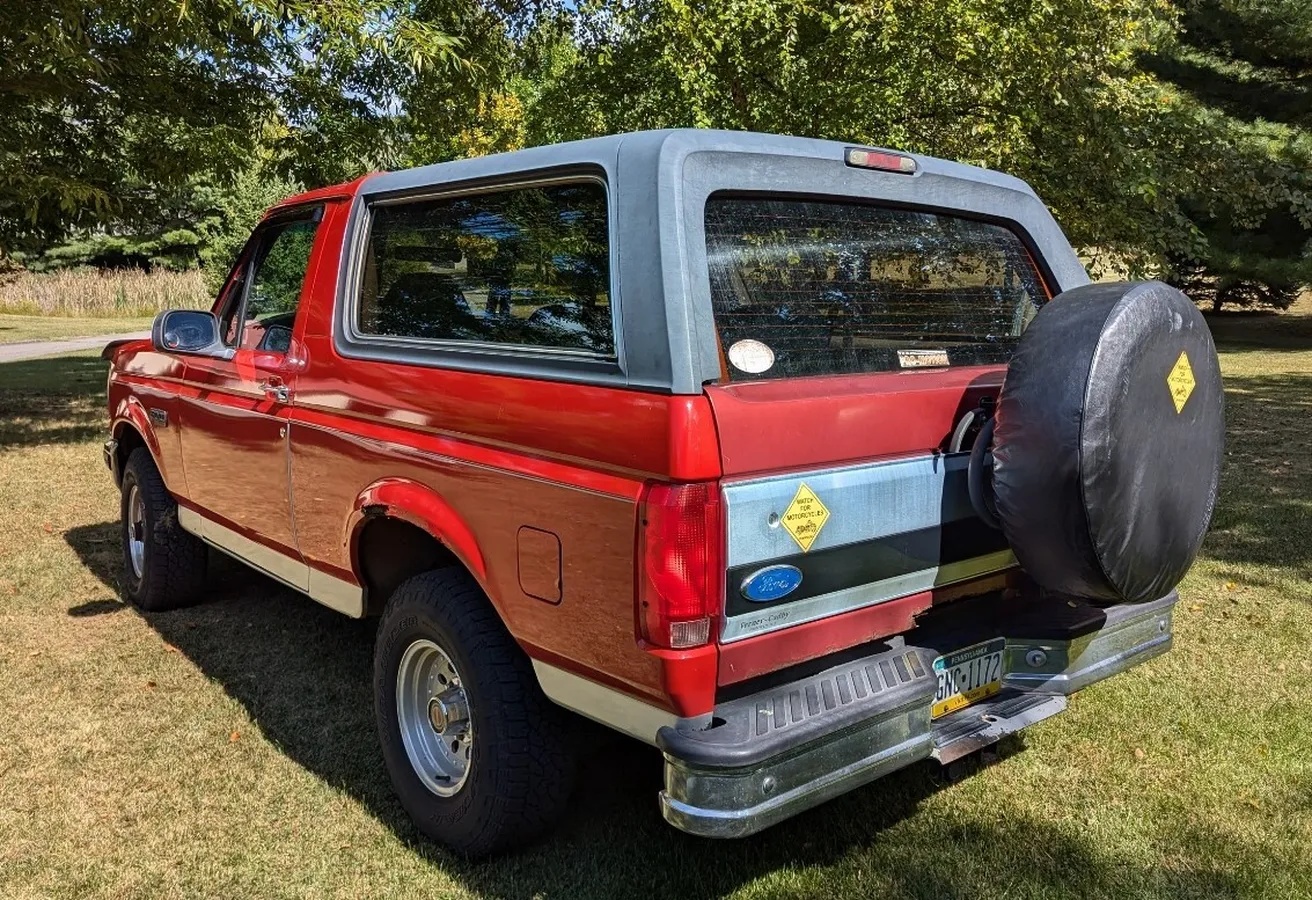 Ford-Bronco-1993-Red-Grey-1