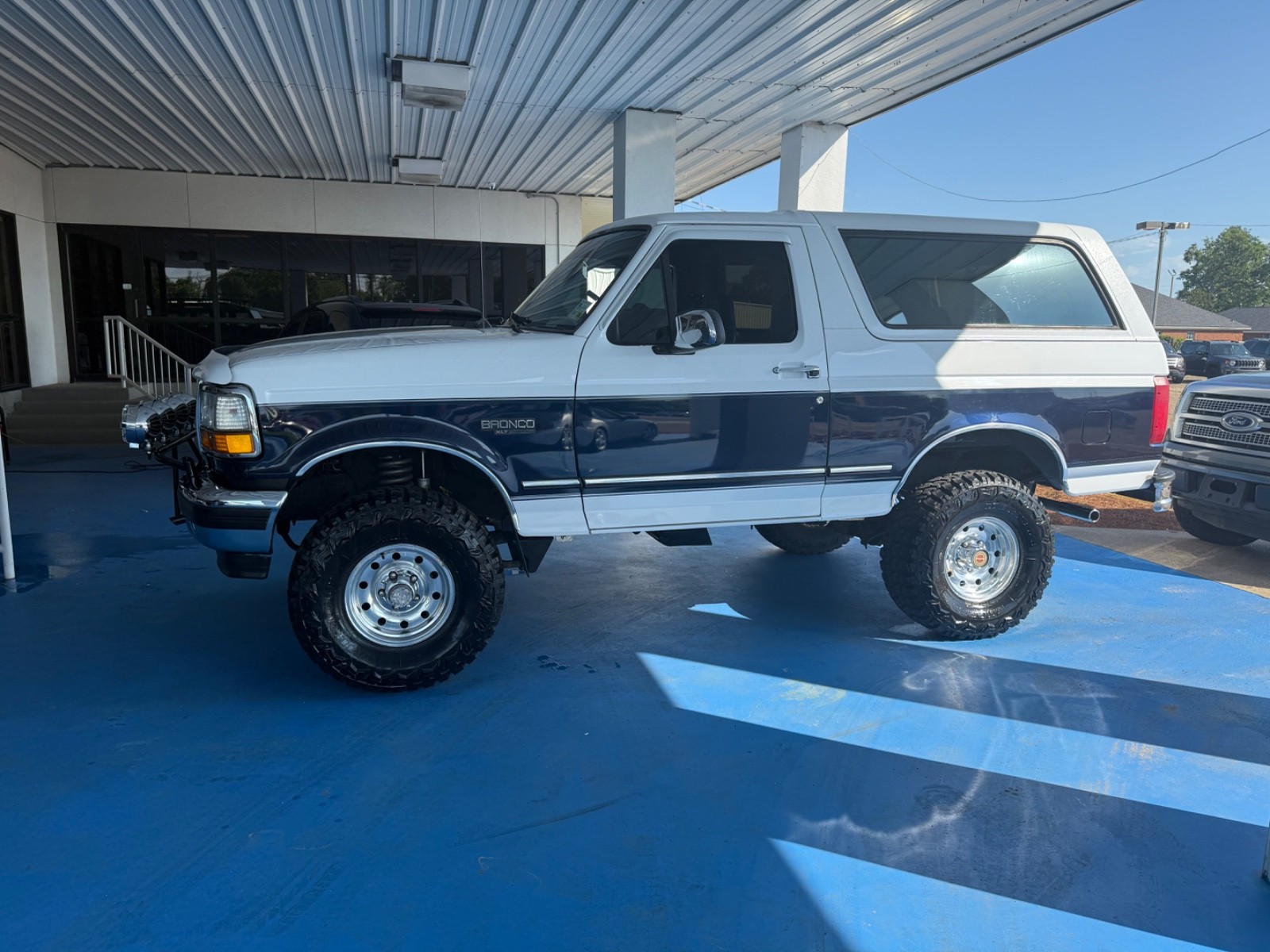 Ford-Bronco-1994-SUV-10