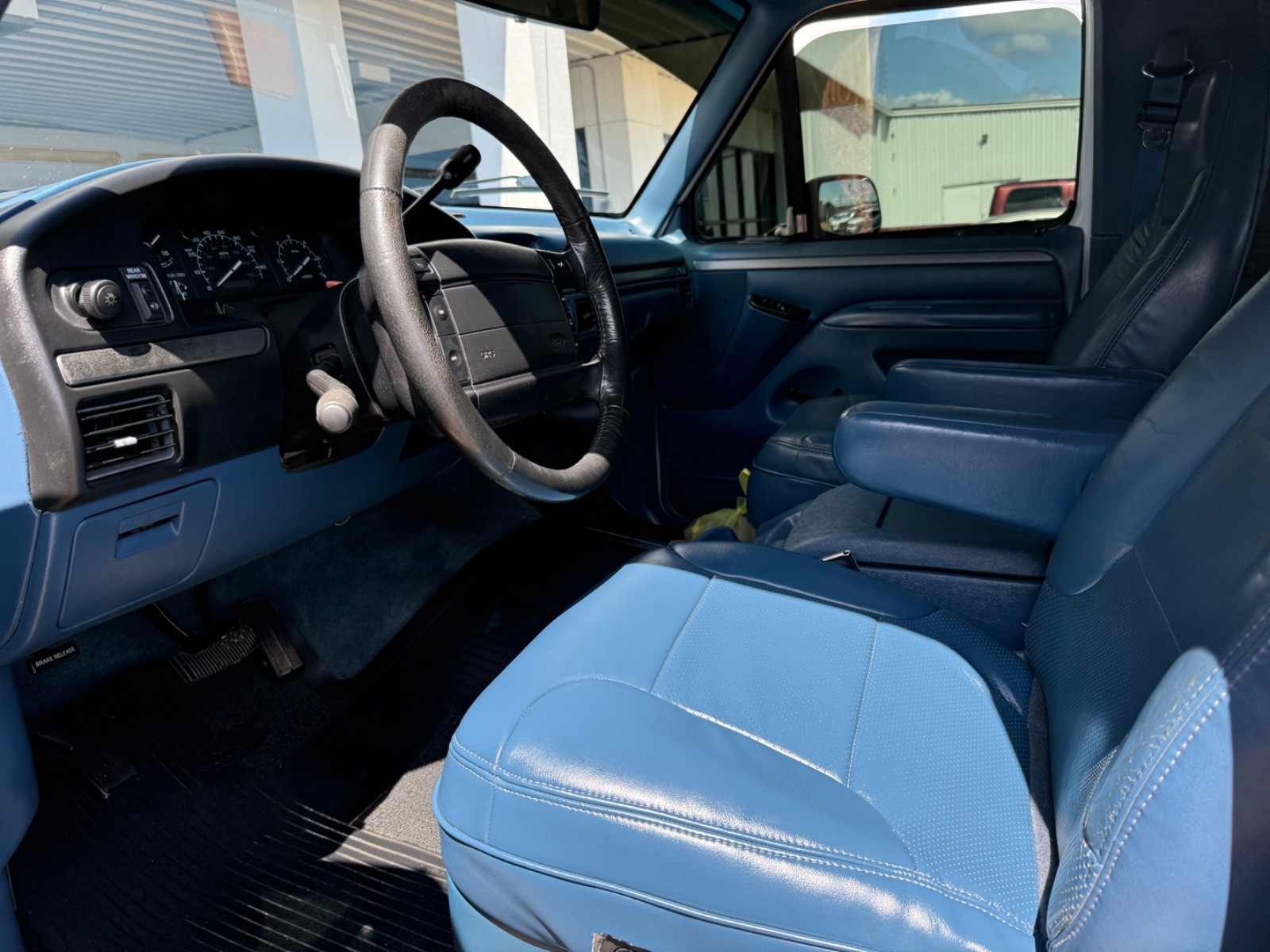 Ford-Bronco-1994-SUV-2