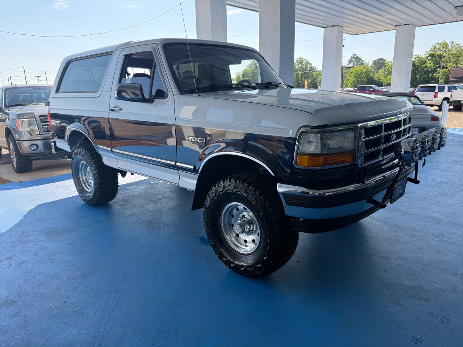 Ford-Bronco-1994-SUV