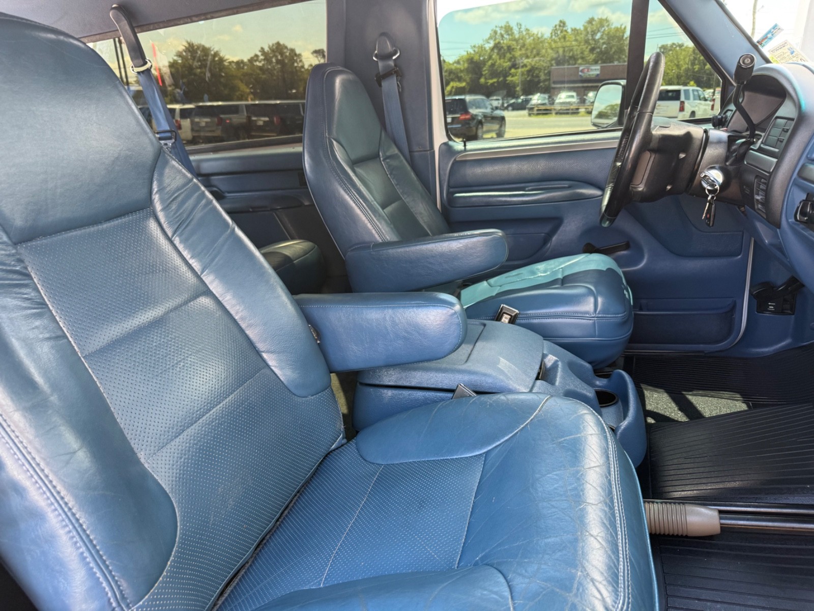 Ford-Bronco-1994-SUV-3