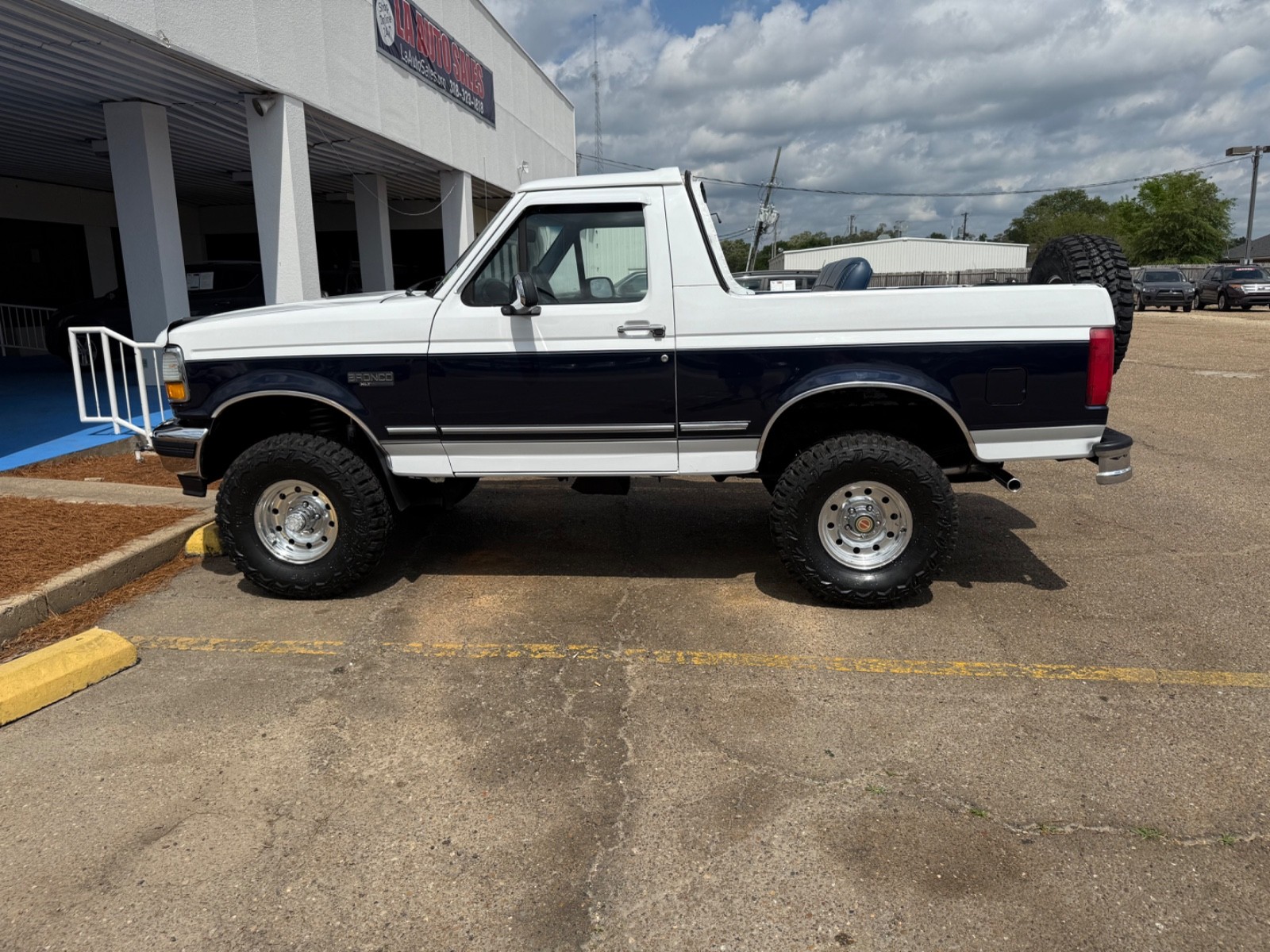 Ford-Bronco-1994-SUV-5