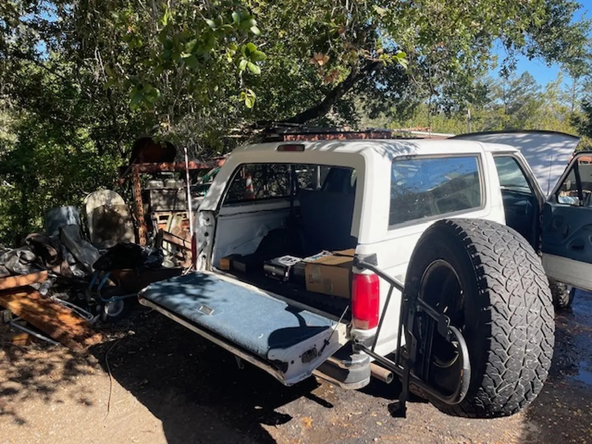 Ford-Bronco-1994-White-Blue-15