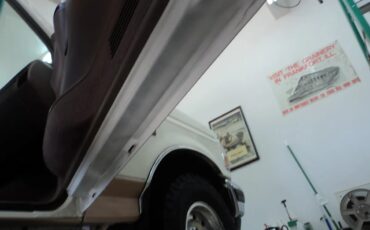 Ford-Bronco-1995-White-Tan-3