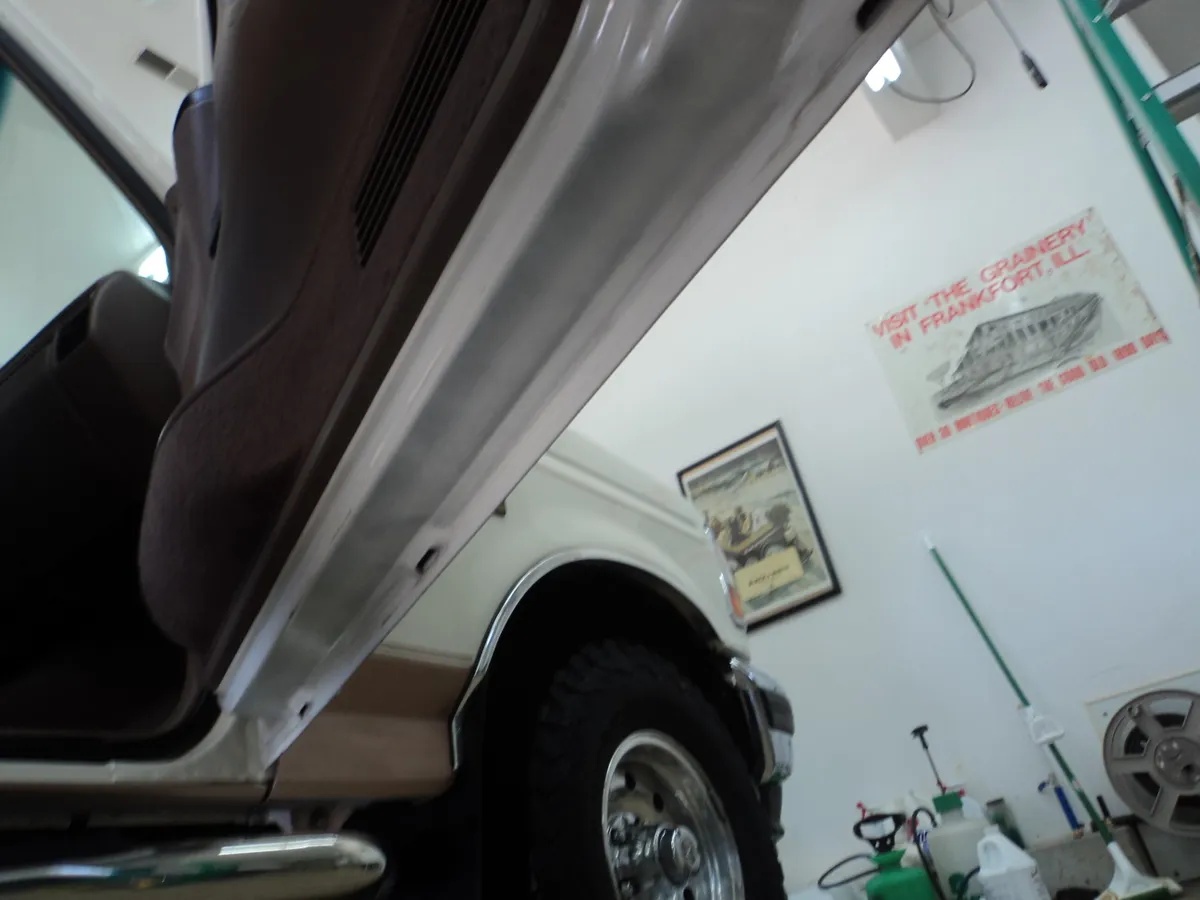 Ford-Bronco-1995-White-Tan-3