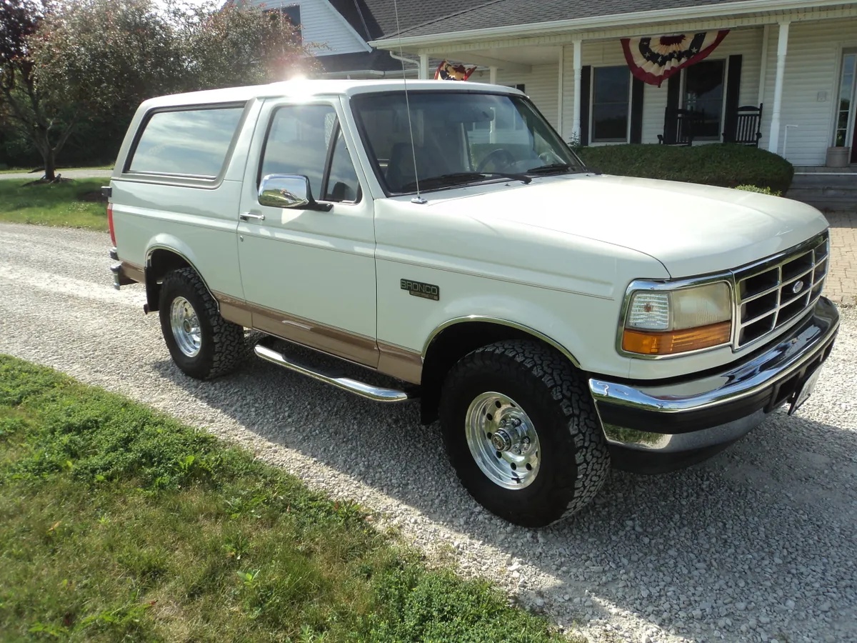 Ford-Bronco-1995-White-Tan-4