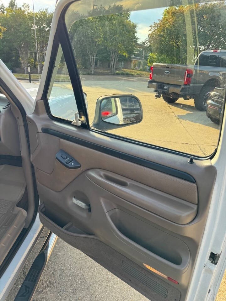 Ford-Bronco-1996-SUV-12