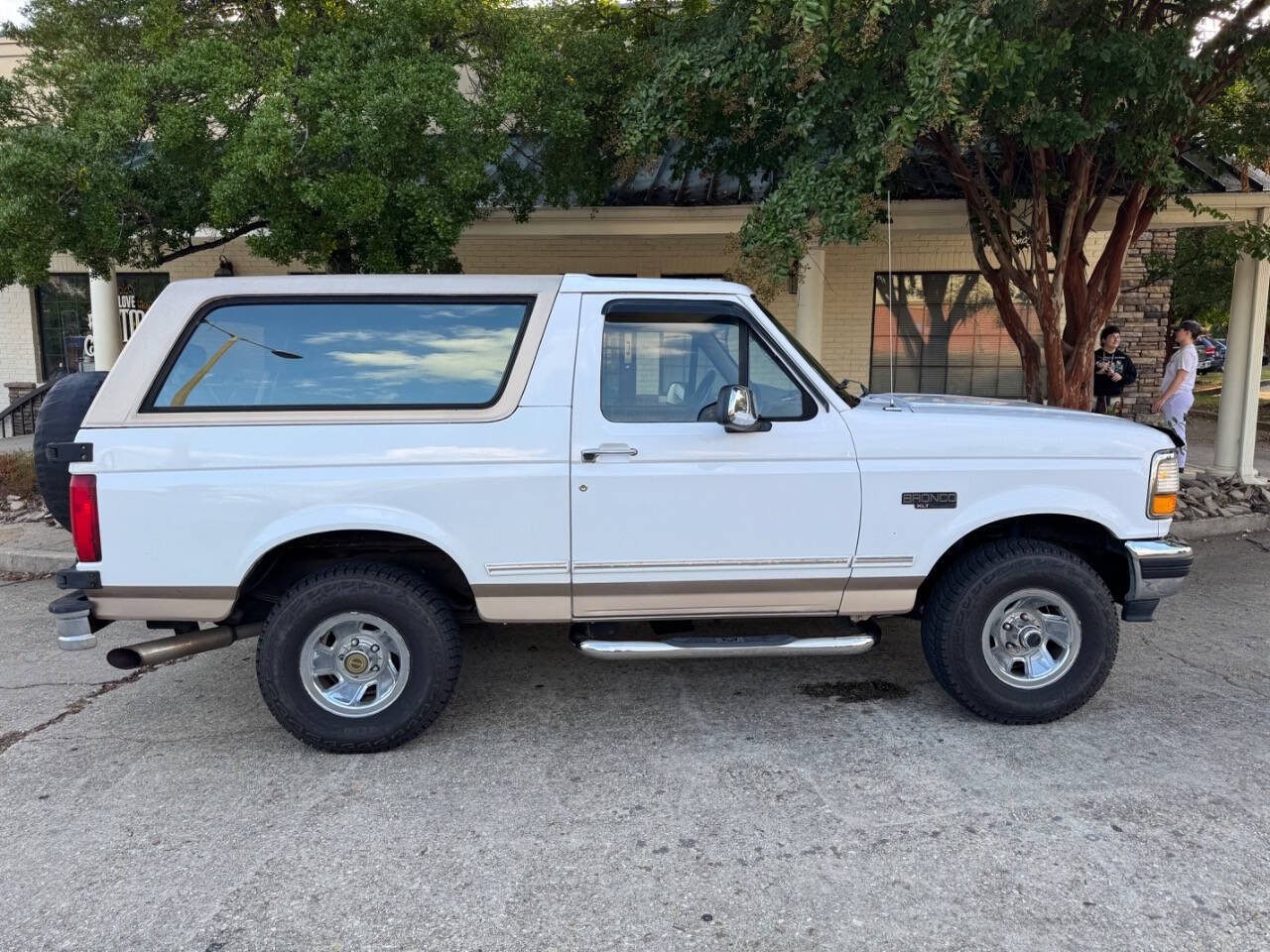 Ford-Bronco-1996-SUV-2