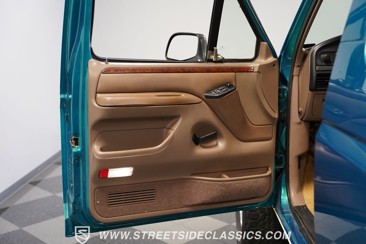 Ford-Bronco-1996-SUV-37