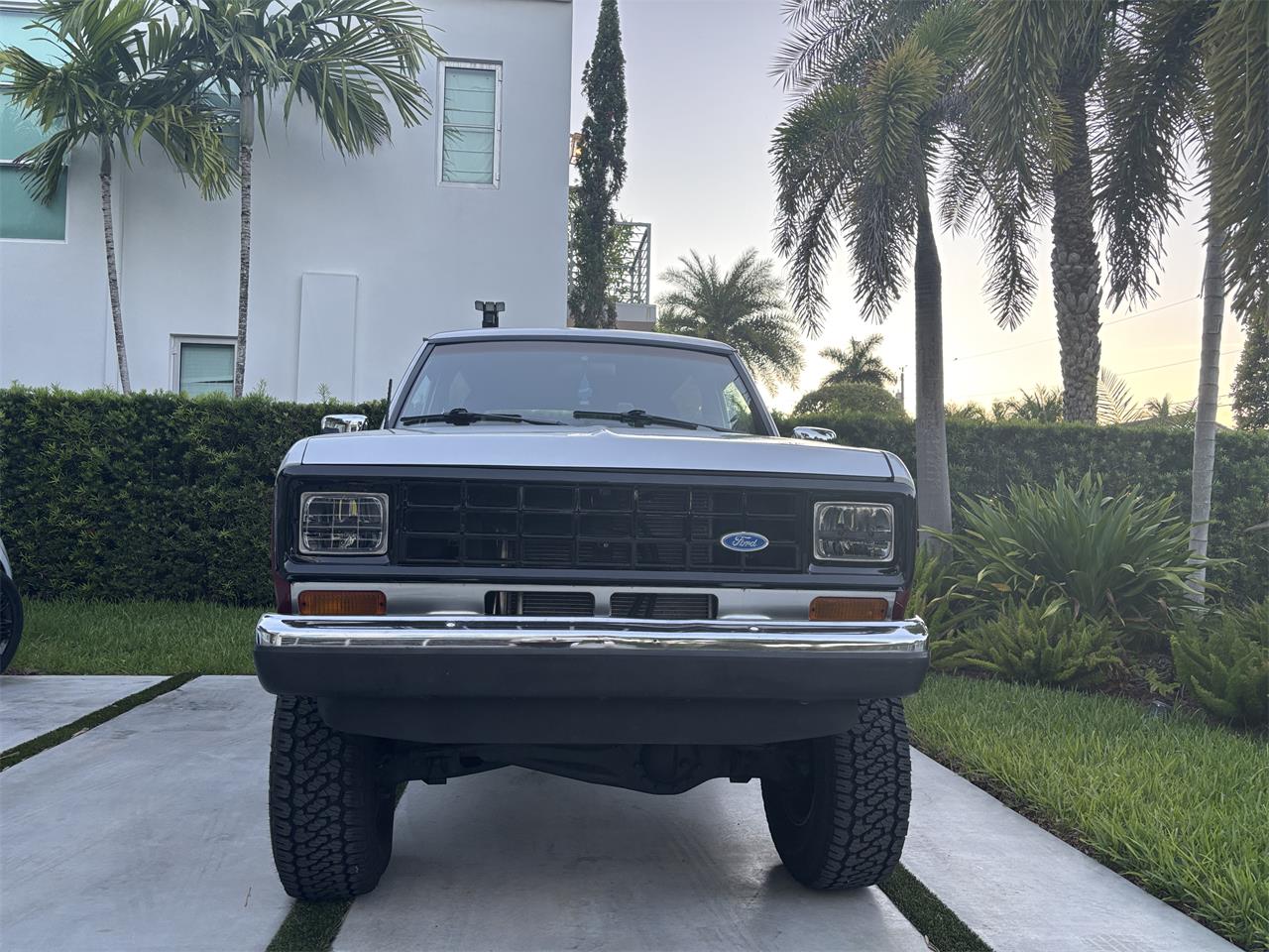 Ford-Bronco-ii-1988-RED-AND-GREY-RED-1