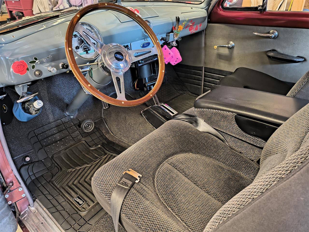 Ford-Business-coupe-1950-Candy-Apple-Red-Gray-14