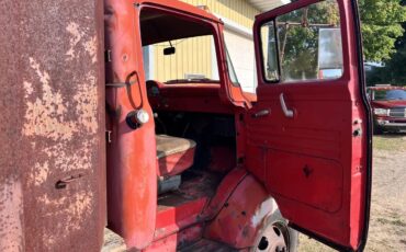 Ford-C-series-1956-Red-Tan-10