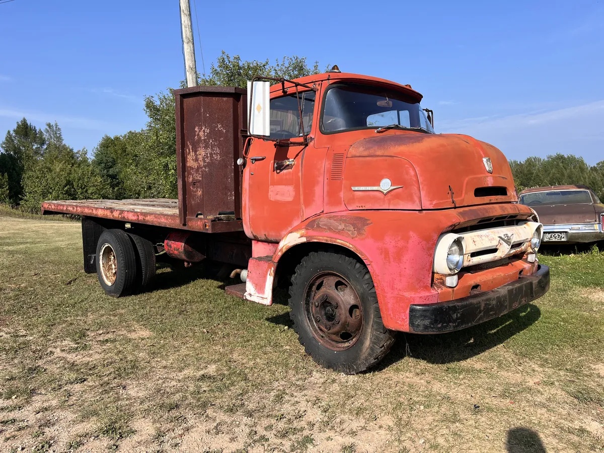 Ford-C-series-1956-Red-Tan-3