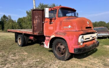 Ford-C-series-1956-Red-Tan