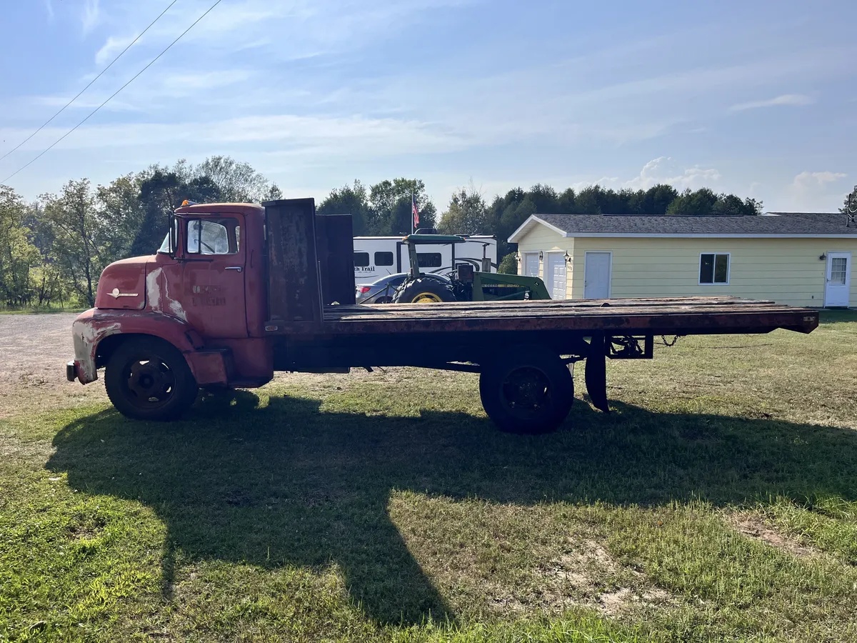 Ford-C-series-1956-Red-Tan-4