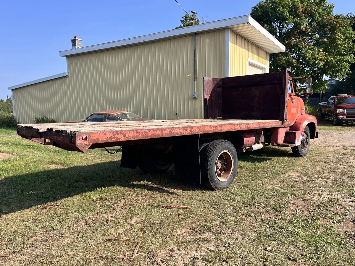 Ford-C-series-1956-Red-Tan-5