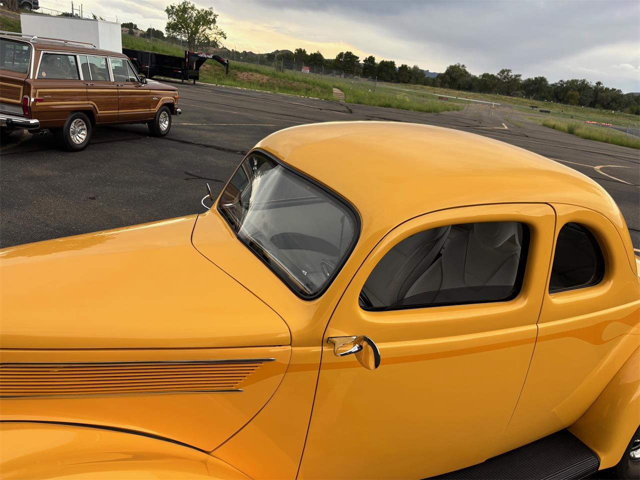 Ford-Coupe-1937-Yellow-White-Black-9