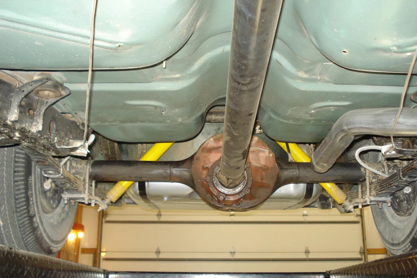 Ford-Courier-1958-Red-Light-Grey-11