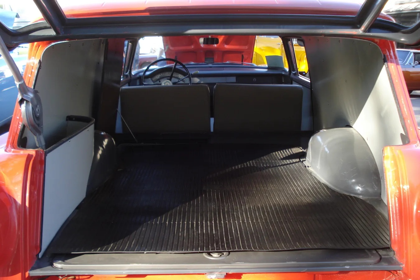 Ford-Courier-1958-Red-Light-Grey-4