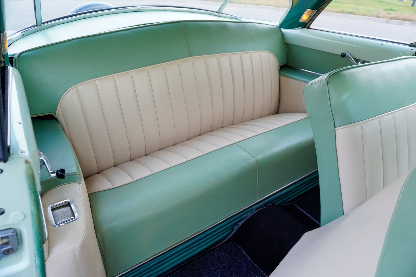 Ford-Crown-Victoria-1951-Other-13