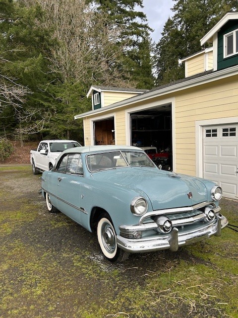 Ford-Crown-Victoria-1951-Sedan-1