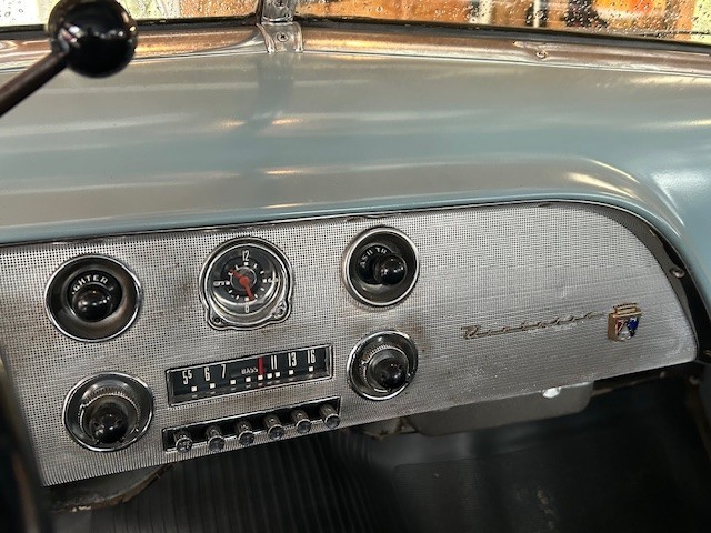 Ford-Crown-Victoria-1951-Sedan-10