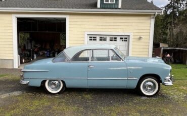 Ford-Crown-Victoria-1951-Sedan-2