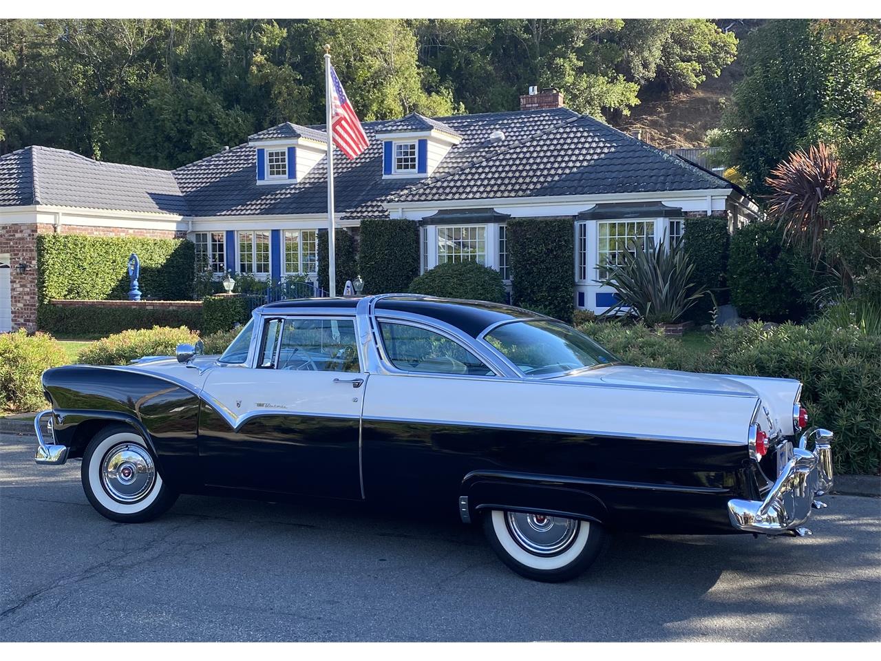 Ford-Crown-victoria-1955-Black-and-white-Black-and-white-12