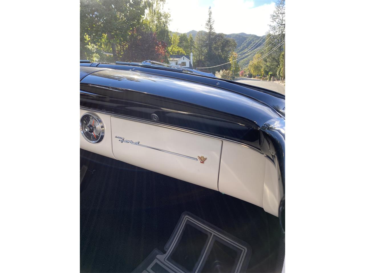 Ford-Crown-victoria-1955-Black-and-white-Black-and-white-17