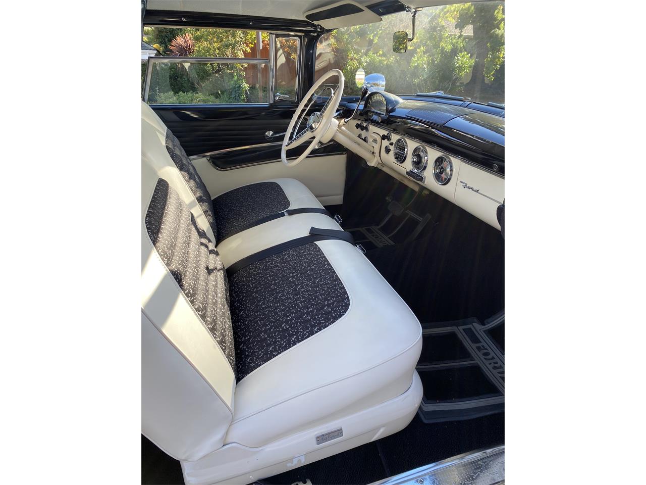 Ford-Crown-victoria-1955-Black-and-white-Black-and-white-29