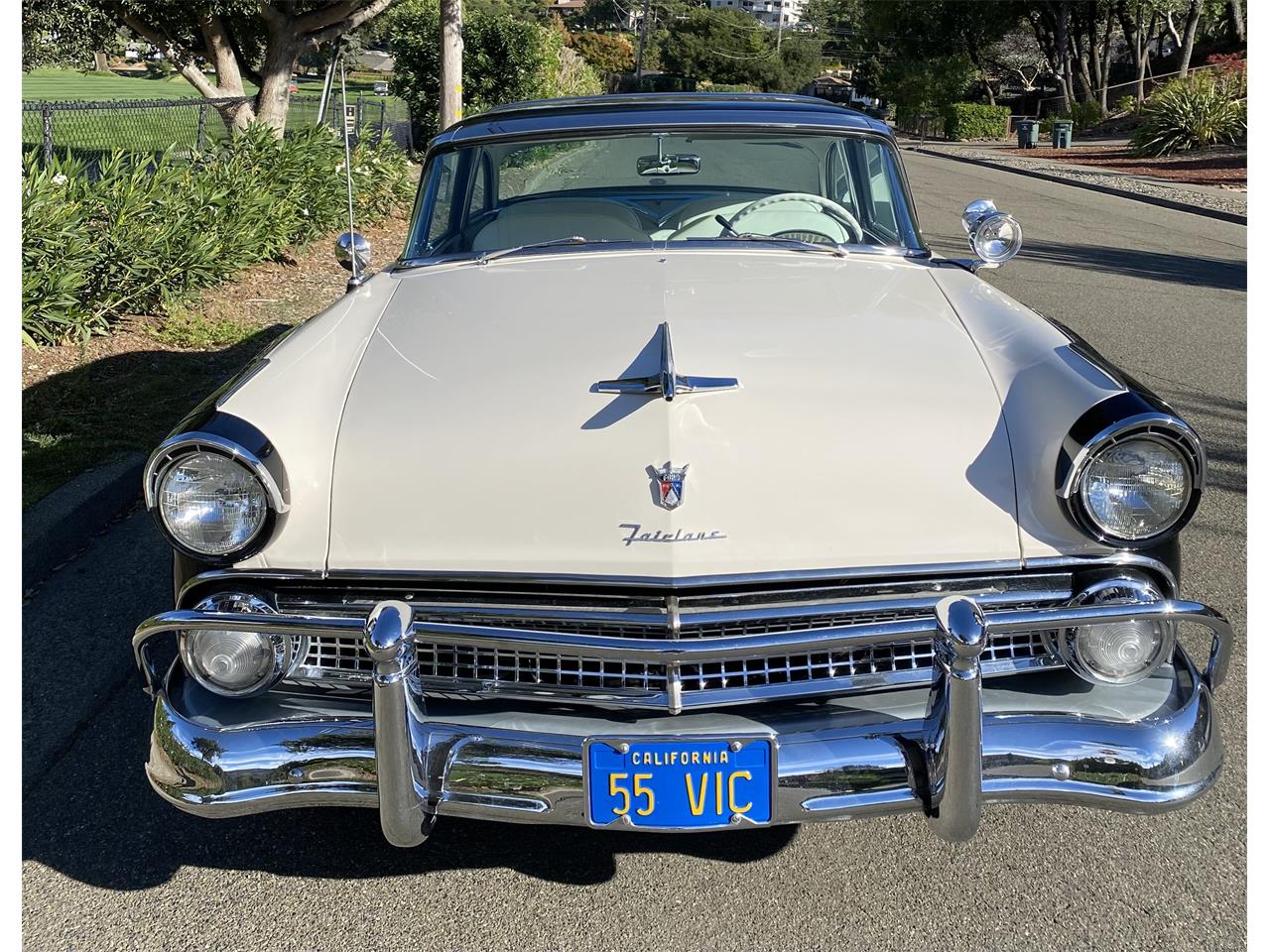 Ford-Crown-victoria-1955-Black-and-white-Black-and-white-4